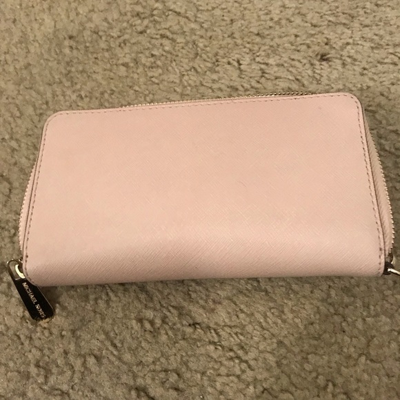 Michael Kors Light Pink Large Smartphone Wristlet